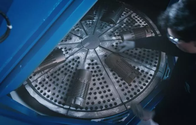 Turbine blast cleaning
