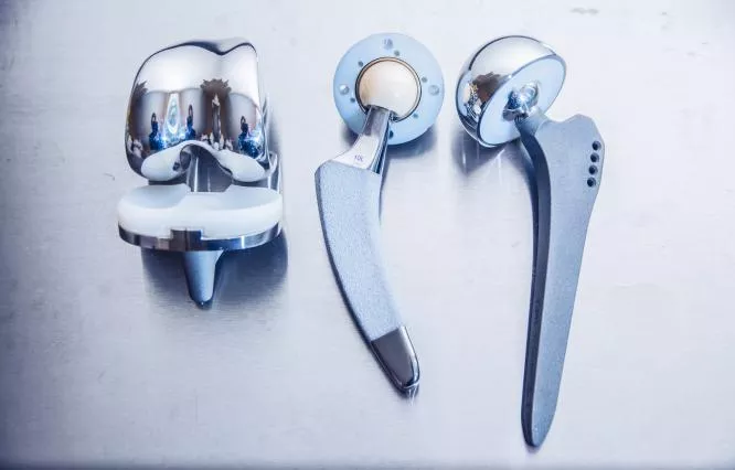 Titane implants